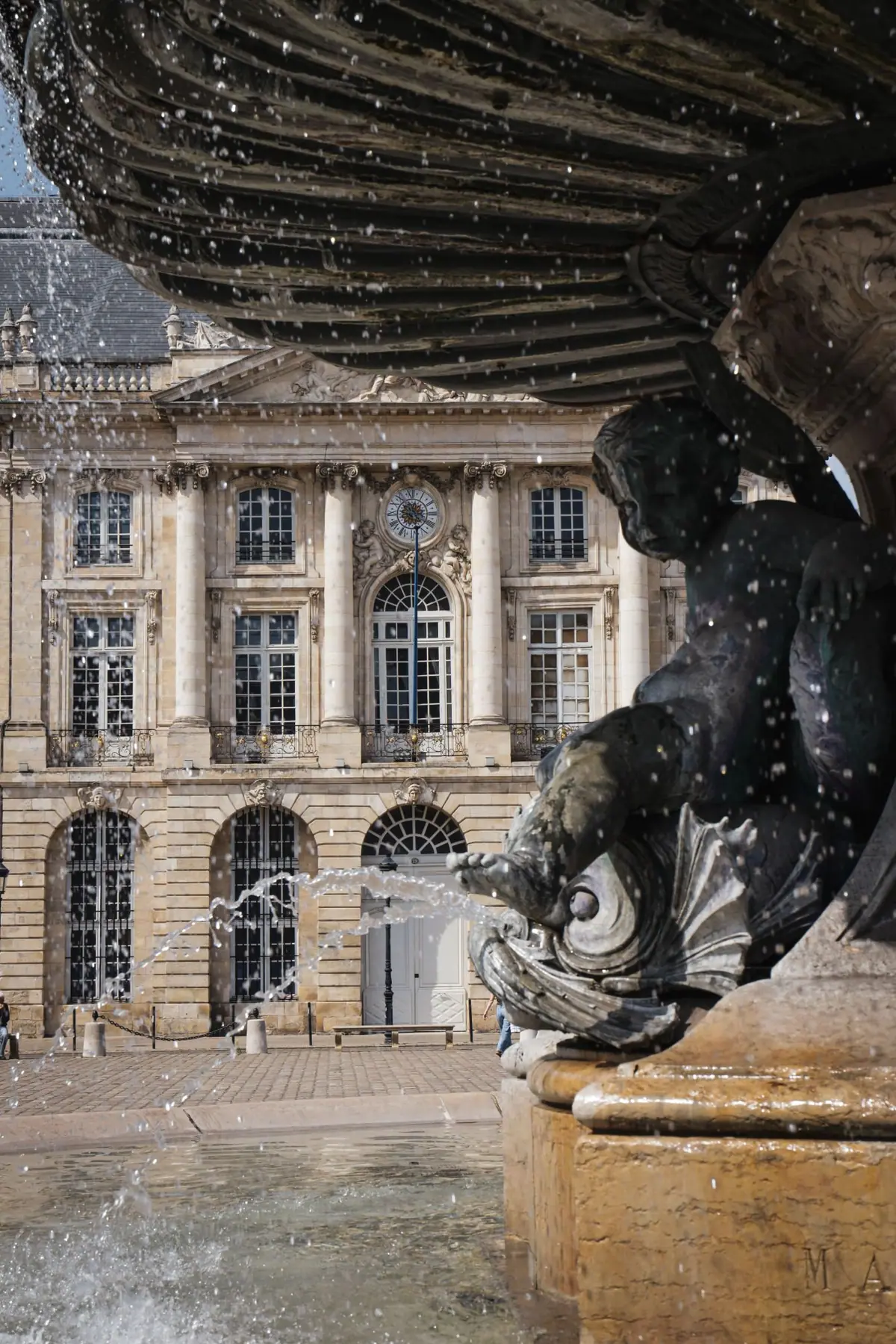 Fontaine de la place de la Bourse et façade du Palais de la Bourse à Bordeaux